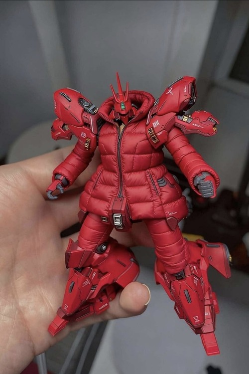 【画像】ガンダムオタク「ガンプラが寒そうだからコート着せてあげた」←普通に良くて草ｗｗｗｗ
