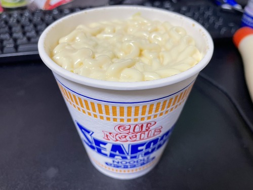 【画像】人気VTuber、シーフードヌードルの一番美味しい食べ方を伝授するｗｗｗｗ