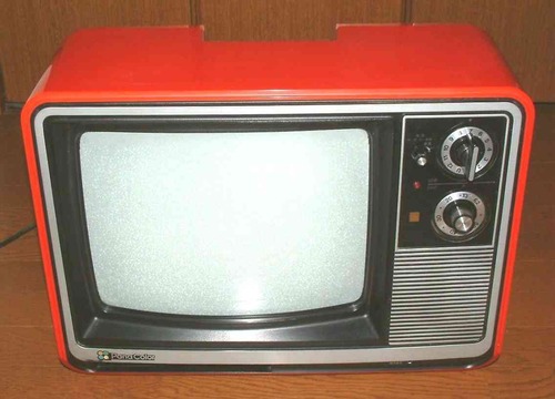 【画像】ガルちゃん民の部屋にあったテレビ、いかつくて草ｗｗｗｗ