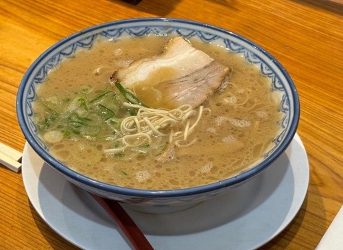 【画像】博多民「すまん、プロが保証する。博多来たらここの食え！」ﾄﾞﾝｯ！
