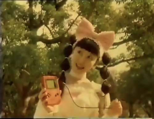 【悲報】Z世代「昔のポケモンブームの時は日本人みんなゲームボーイ持ち歩きながら公園や道端でバトルしてたんですか？」