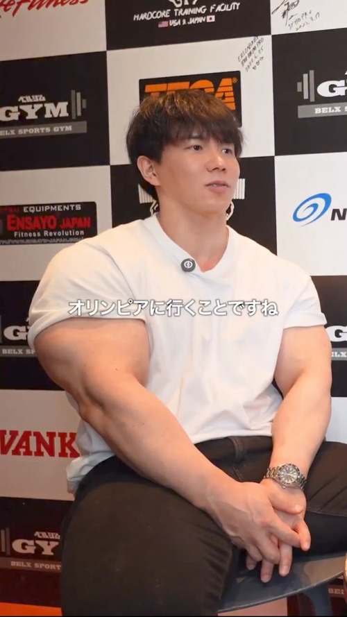 【画像】筋肉系タレントの腕周り、限界突破！これどうなってんだｗｗｗｗ