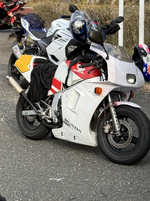 【悲報】高級バイクを盗まれた男性、SNSの包囲網で取り返すことに成功→なぜか警察へは届けずリプでツッコまれるｗｗｗｗ