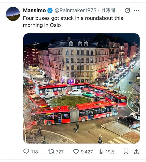 【悲報】バス、道路でとんでもないハマり方をする。どうすんのこれｗｗｗｗ