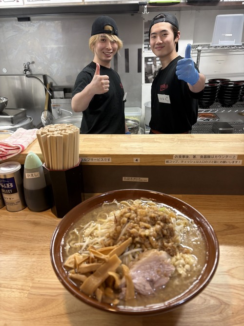 【画像】ラーメン屋「本日限定、1000gチャレンジ！」→とんでもない猛者が登場ｗｗｗｗ