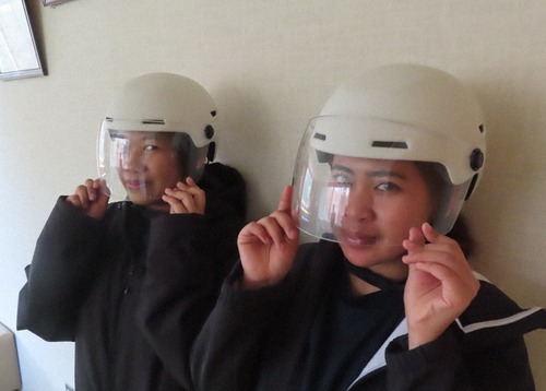 【画像】メーカー「対クマ防御ヘルメット作った！こんなもんでいいか⋯？」