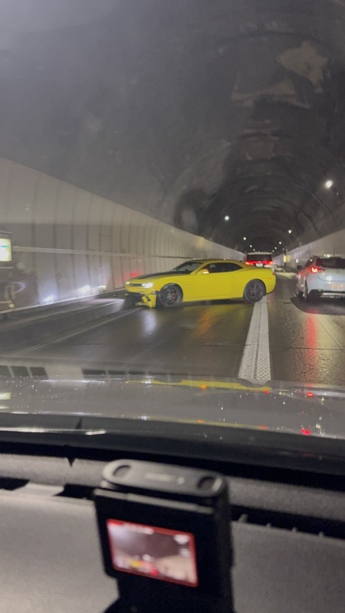アメ車、 直線でド派手に事故る…