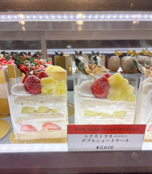 【画像】高級ホテルのケーキ、ガチでヤバい…お前らの想像の9倍ヤバいｗｗｗｗ