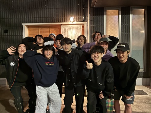 【画像】有名配信者「濃いメンツで飲んだ！(ﾊﾟｼｬ」→ガチで豪華メンバーで草ｗｗｗｗ