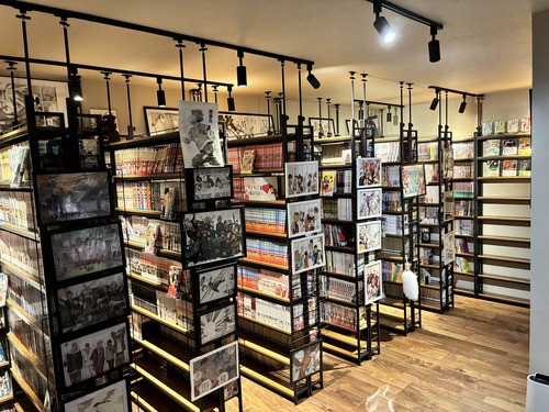 【画像】漫画マニアの漫画部屋、ほぼ漫画喫茶で草。これ男の夢だろｗｗｗｗ
