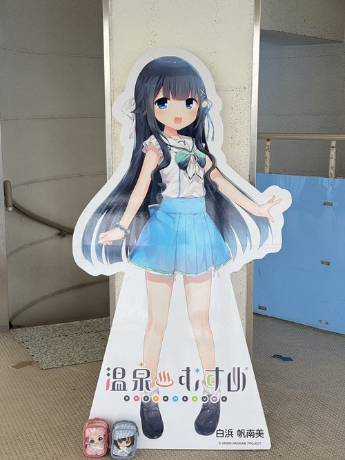 【画像】アニメキャラの等身大パネル、落書きされるｗｗｗｗのサムネイル