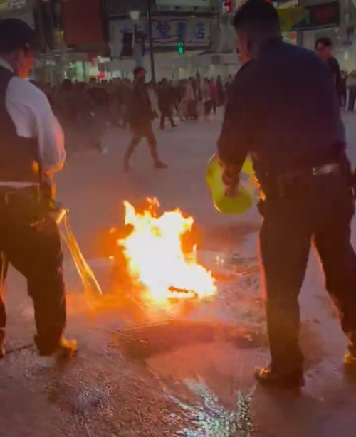 【悲報】警察「灯油火災…？まあ水かけりゃいいかｗ」お水ﾊﾟｼｬｯ