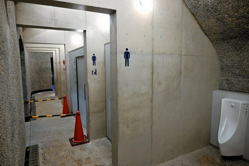 【議論】都内のオシャレな公衆トイレ、利用開始翌日に改修が決まるｗｗｗｗｗ
