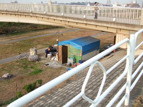 【画像】ホームレス、限界突破。家を自作するｗｗｗｗ