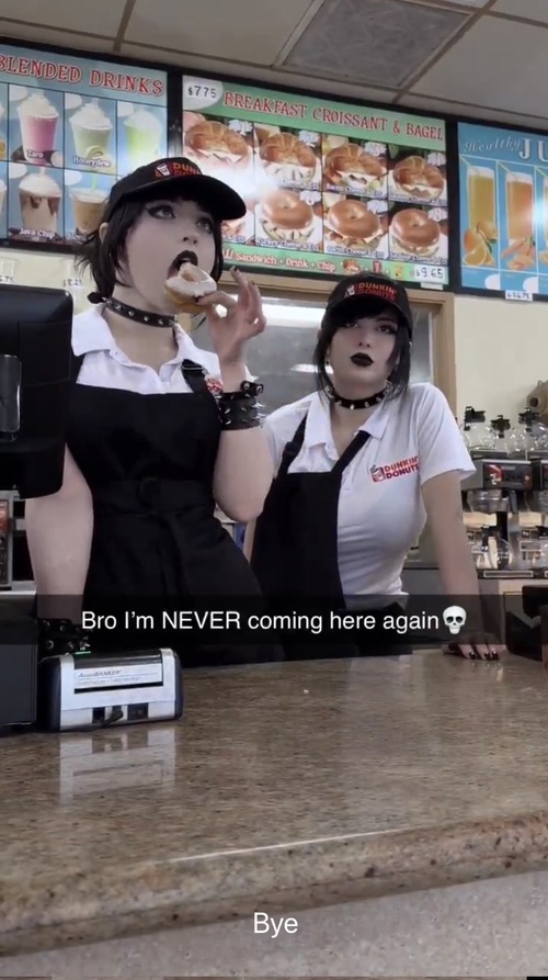 【衝撃映像】海外の女店員、接客態度がヤバすぎて話題にｗｗｗｗ