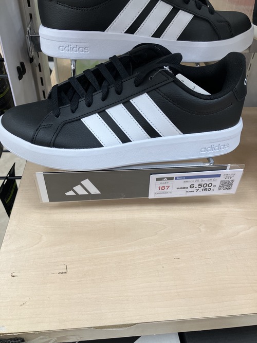 【画像】今のキモオタが履いてる靴がこれ。まさかお前らは履いてないよな？ｗｗｗｗ