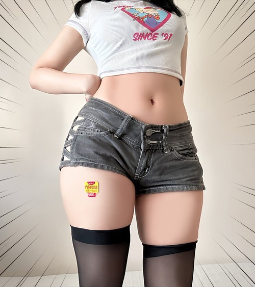 【画像】VTuber「ライザのコスプレしてみた！w」