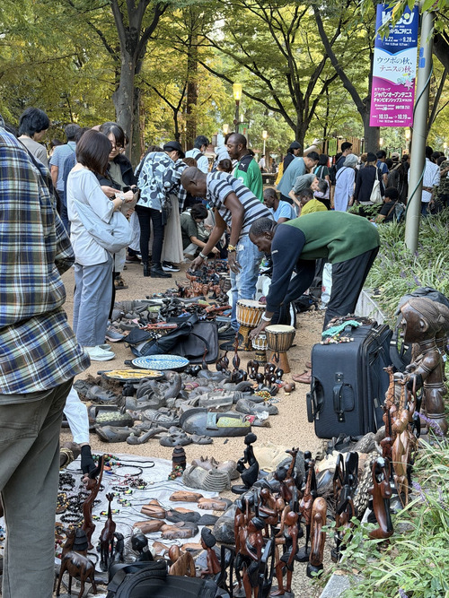 【画像】万博で売れ残り品を売るイベント、公園を地獄に変えるｗｗｗｗ