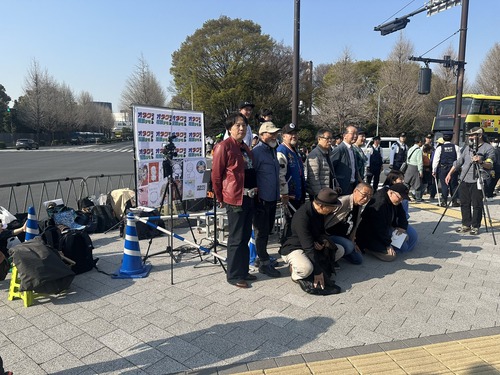 【悲報】オタクによる戦争反対デモ、思ってたのと違ったｗｗｗｗ