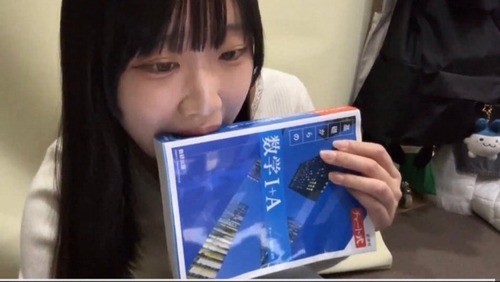 【悲報】女さん「教科書かじりました」→オークションに出品した結果ｗｗｗｗ