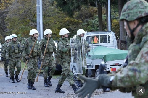 【画像】クマ対応で派遣された自衛隊、装備がちいかわの討伐仕様みたいで草ｗｗｗｗ