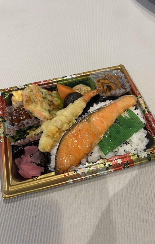 【悲報】シャケ弁、やせたかなしい姿で見つかるｗｗｗｗ