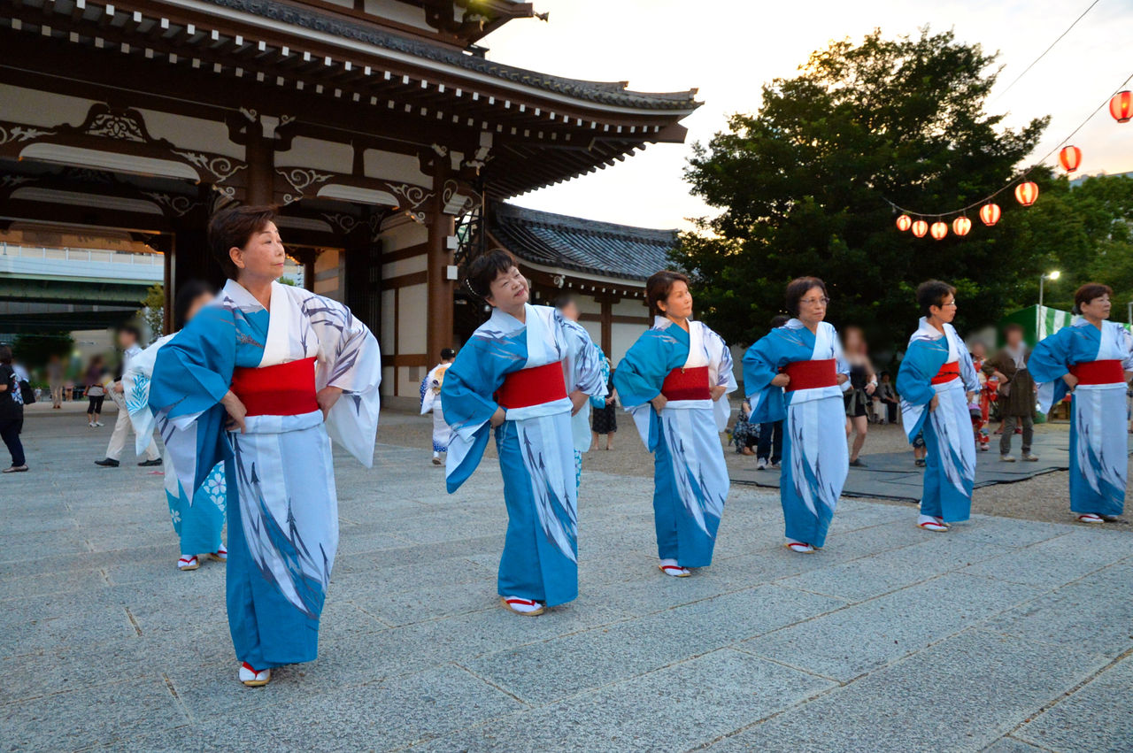 パソコン教室ワンクリック社長ブログ 東別院夏祭り 御坊夏祭り16 で開催された盆踊りに参加