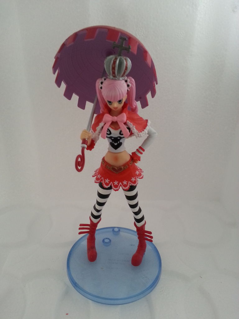 ペローナ フィギュア紹介 100均の材料でワンピースのフィギュアを作ってみた