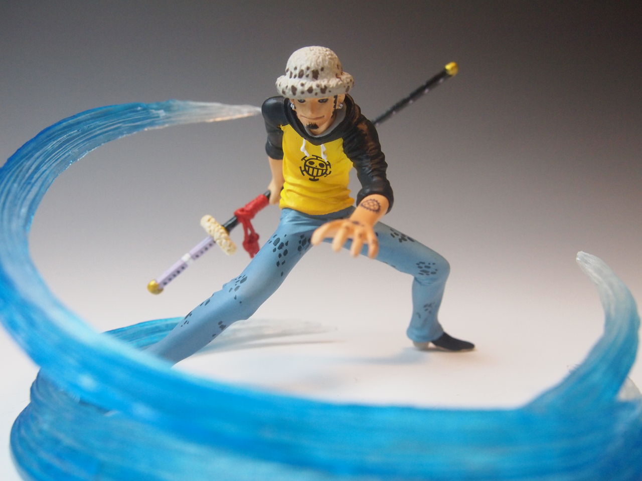 新版 One Piece ワンピース スーパーエフェクト 超新星フィギュアvol 1 トラファルガー ロー 単品 バンプレスト プライズ Materialworldblog Com