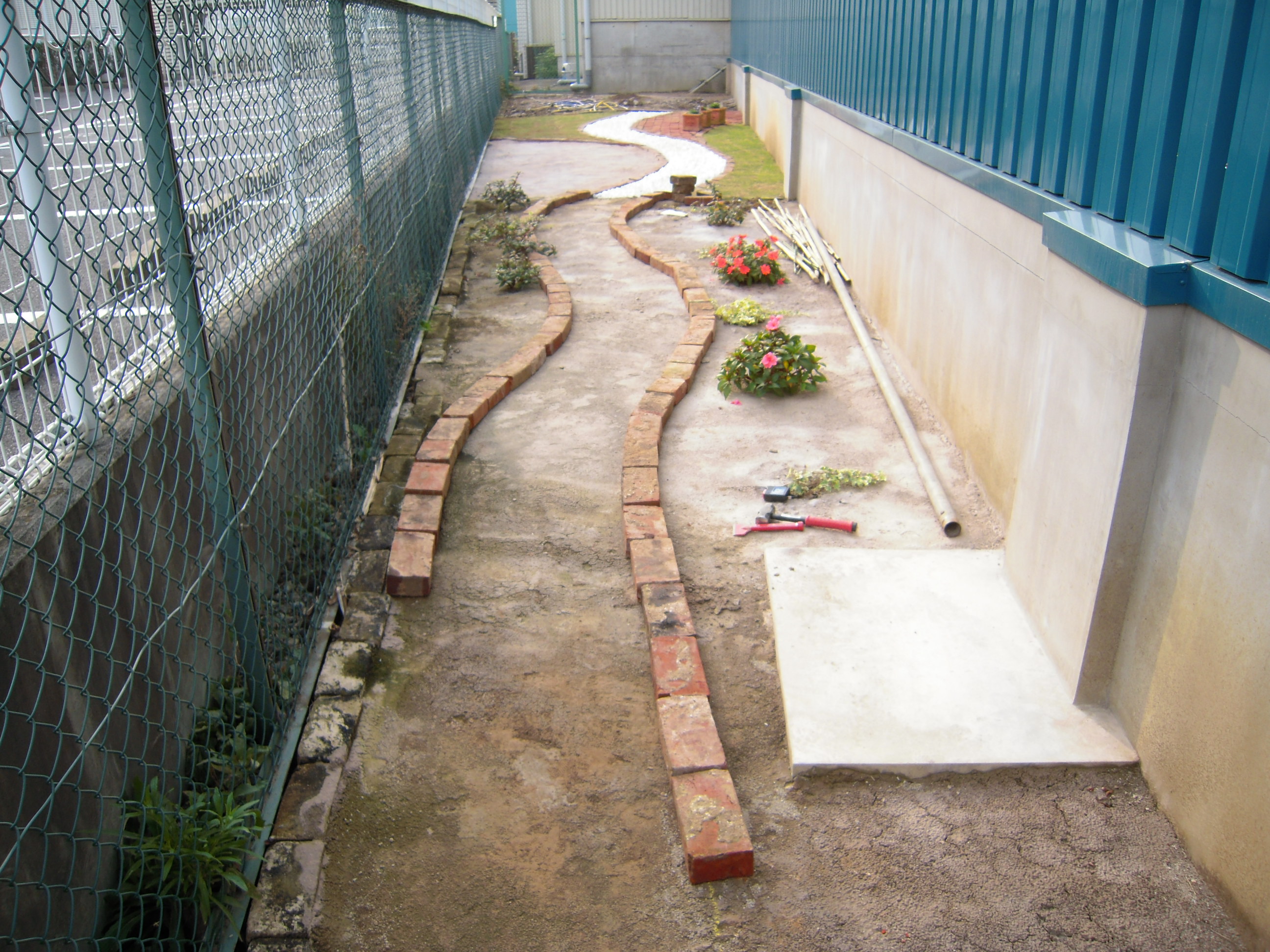 木更津エクステリア 道 花壇 ワンウィル千葉営業所 ロジスティックセンターのブログ