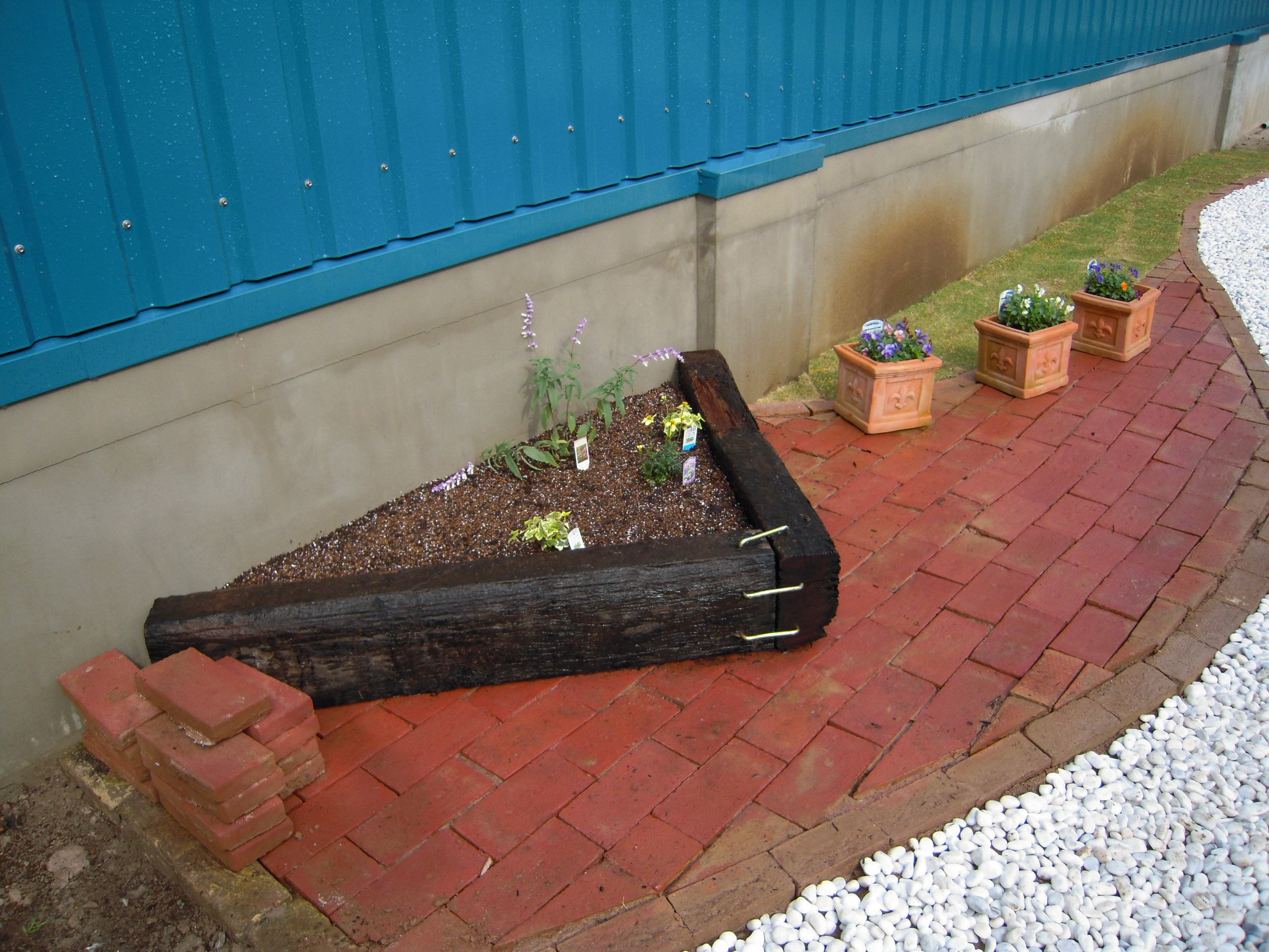 木更津エクステリア 道 花壇 ワンウィル千葉営業所 ロジスティックセンターのブログ