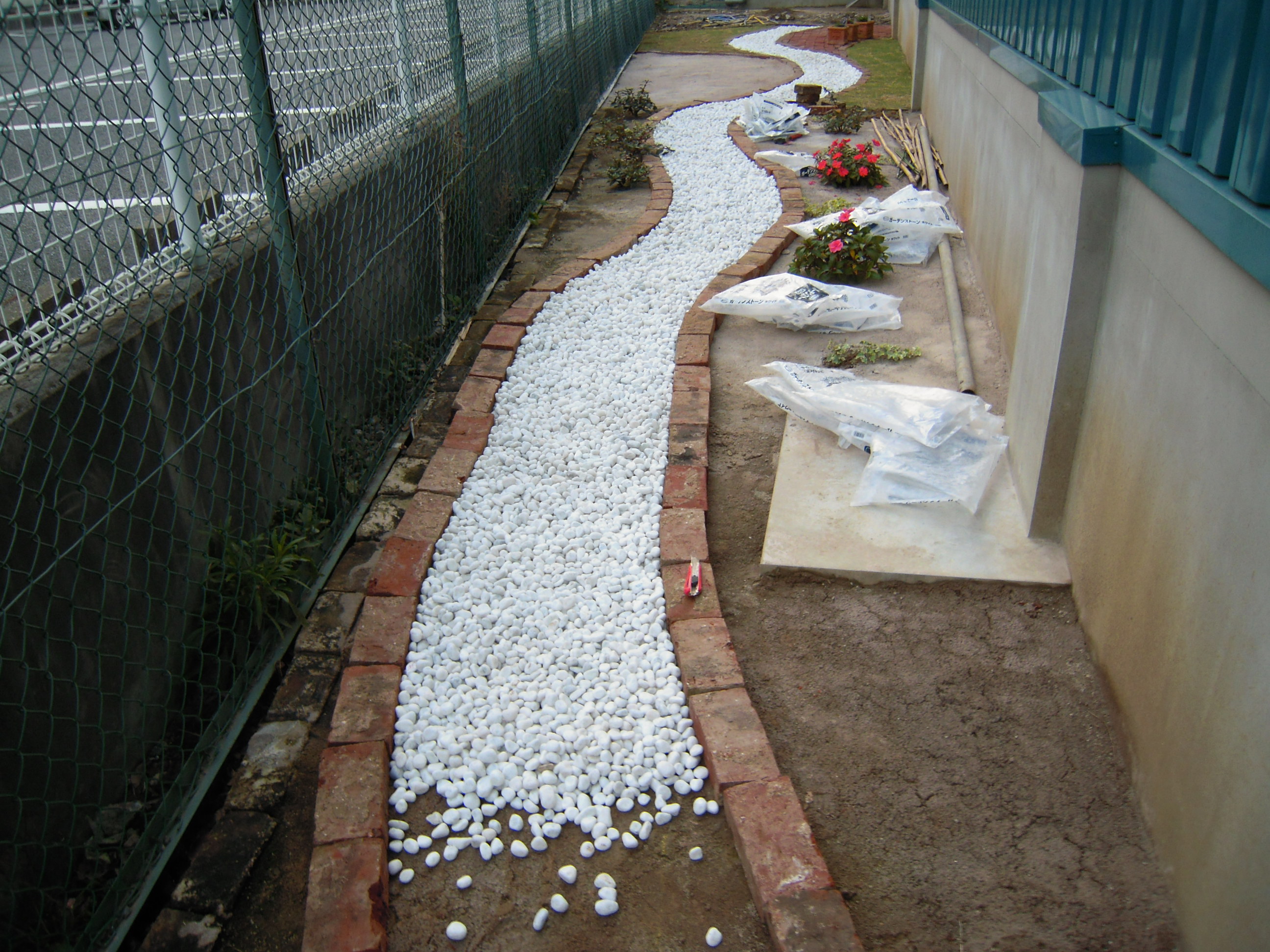 木更津エクステリア 道 花壇 ワンウィル千葉営業所 ロジスティックセンターのブログ