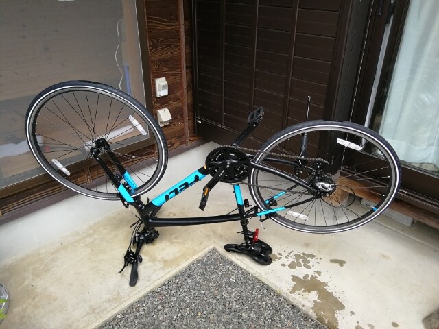 クロスバイク 前後のタイヤ交換済み