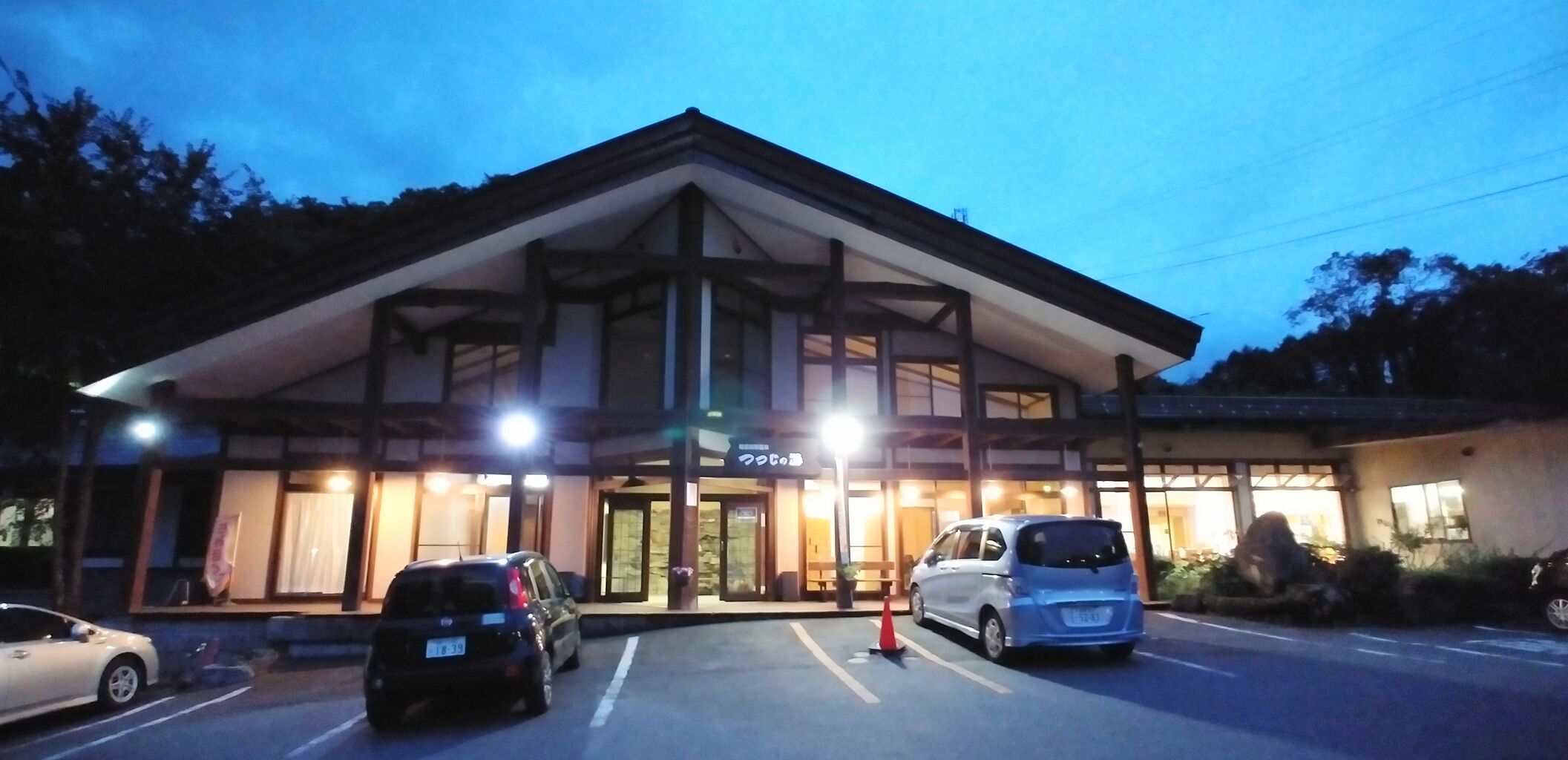 露天風呂 入口 盗撮 嬬恋高原つつじの湯の冷泉かけながしでクールダウン : 利根川温泉ブログ