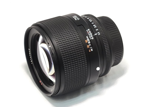 carl_zeiss_planar_85mm_n_01