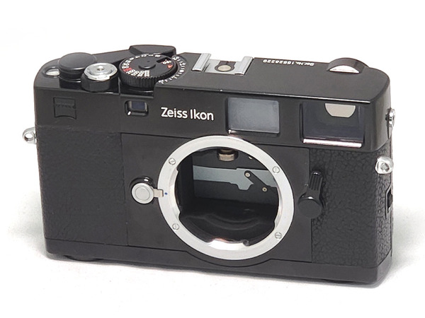 carl_zeiss_zeissikon_black_01