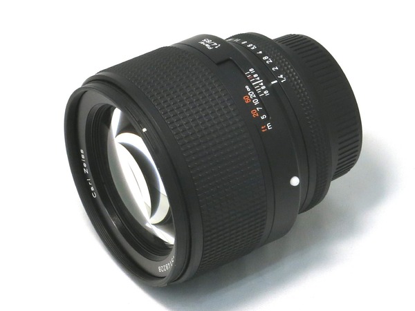 carl_zeiss_planar_85mm_n_01