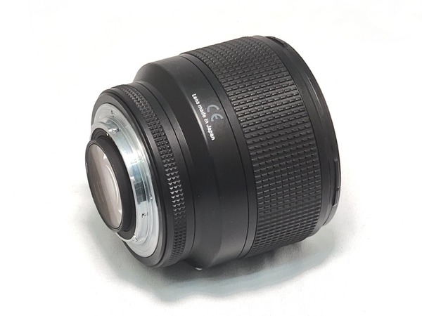 carl_zeiss_planar_85mm_n_03