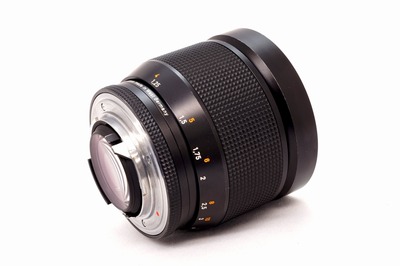 carl_zeiss_planar_85mm_50years_b