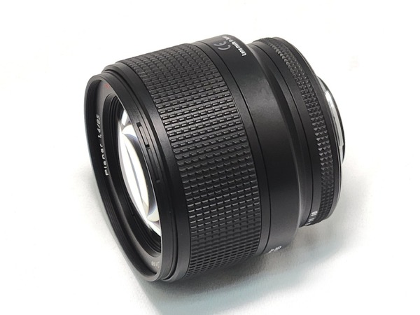 carl_zeiss_planar_85mm_n_02