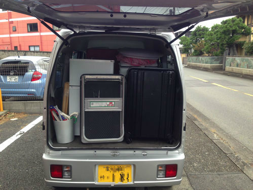 引越し荷物の積み込み完了 浪漫飛行 トランクひとつだけ の生活に憧れて 引越し荷物の積み込み完了 浪漫飛行 トランクひとつだけ の生活に憧れて