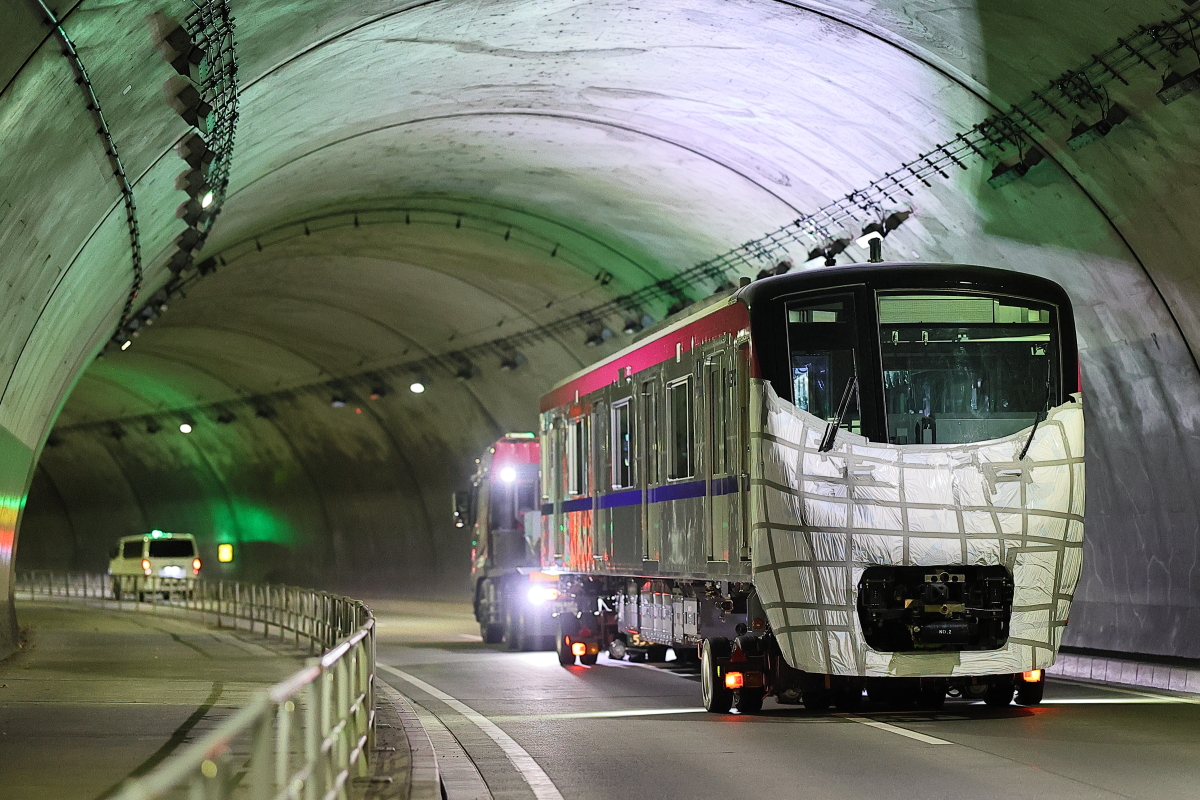 陸奥 京王5000系5738F 5738号車新車搬入陸送＠綾部原トンネル : 支配人の