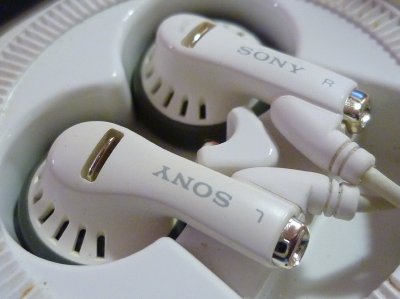 MDR-E484 (2)