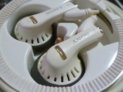 MDR-E484 (1)