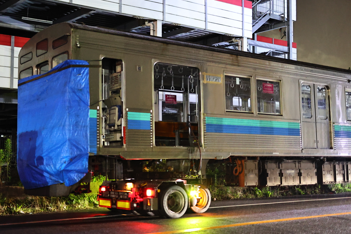 さようなら伊豆急色のデハ8514 解体場入場 支配人のたららんな日々