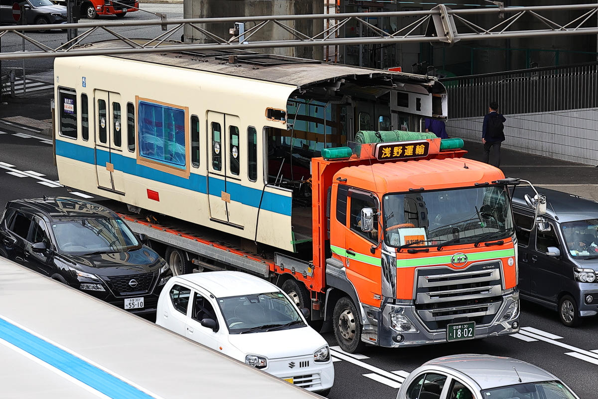 支配人のたららんな日々♪ : 小田急8000形8059F 小田原寄り8159号車妻面 廃陸＠江田
