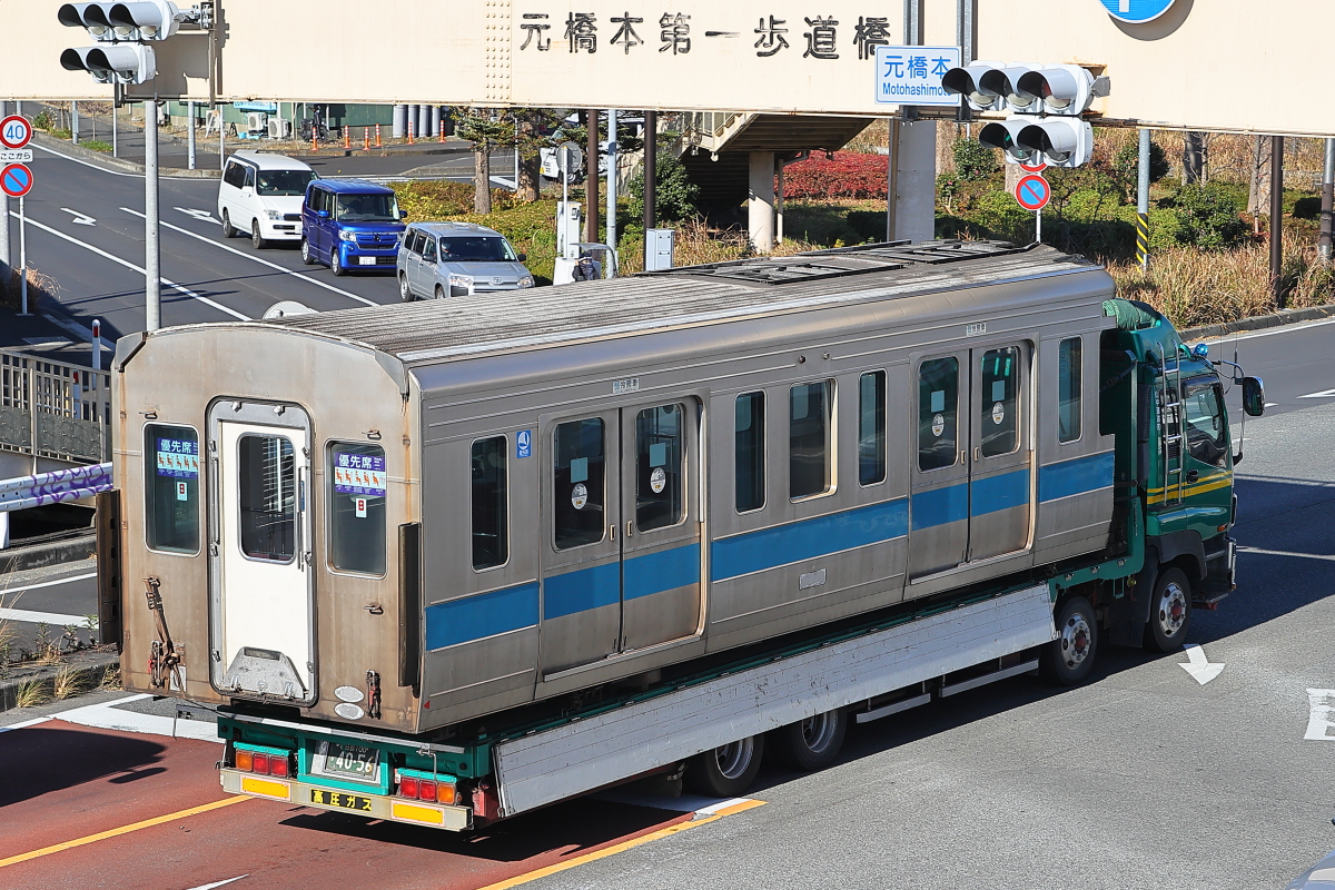 小田急1000形1751F ワイドドア車1951号車陸送 : 支配人のたら