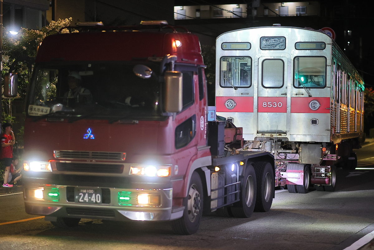 東急8500系8630F 8530号車陸送＠さつきホスピタル搬入 : 支配人
