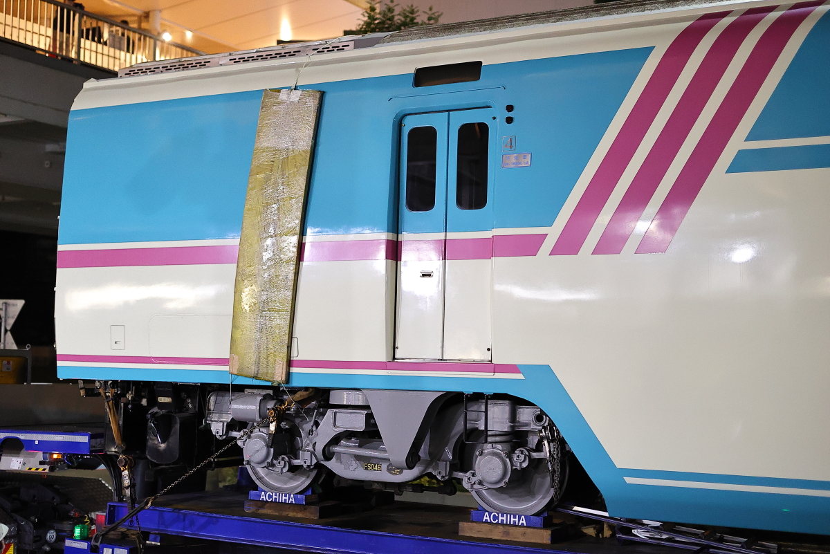 小田急電鉄　特急ロマンスカーRSE（20000形）　折りたたみテーブル　鉄道部品 小田急電鉄特急ロマンスカーRSE（20000形）折りたたみテーブル