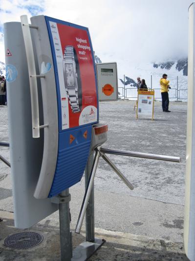 ����ʡ����顼�ȱء���ư����